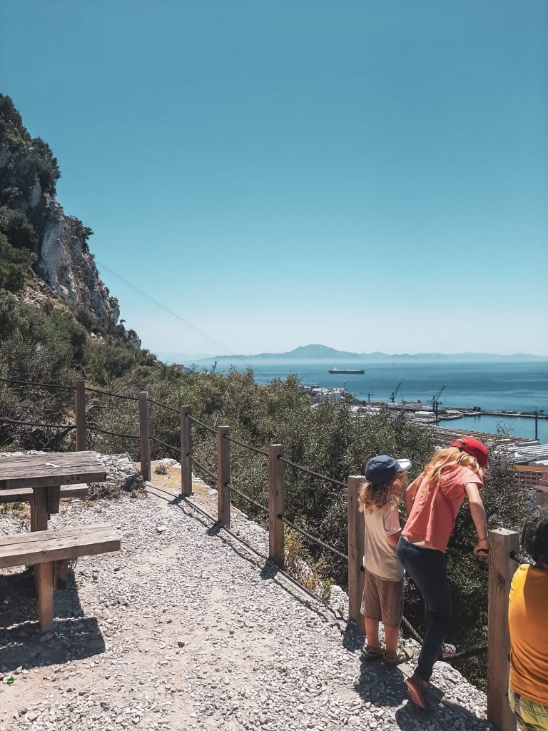 Gibraltar mit Kindern entdecken - herrliche Ausblicke nach Afrika garantiert - Familiengarten